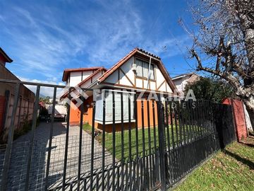 Casa en venta de 4 dorm. en Peñalolén