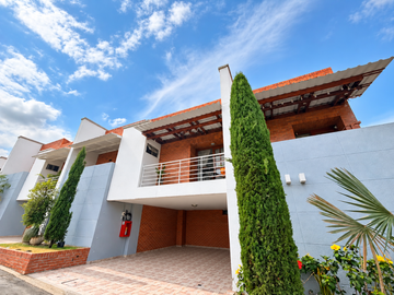 casa en venta en ciudad jardín. Cod V121133701