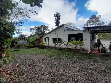 finca en venta en la mesa. Cod V5211