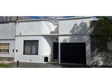 Casa de 3 ambientes centrica en Venta - Lujan