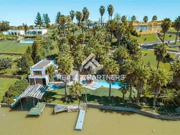 Maravillosa Casa en venta de 8 dorm. Costa Sol 2, San Robert