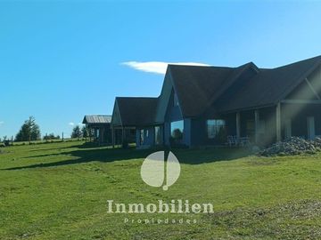Parcela con casa 4D/3B, salita, quincho, bodega-Pichilaguna