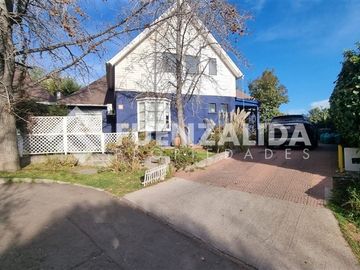 Casa en venta de 3 dorm. en el limite la Reina y Peñalolen