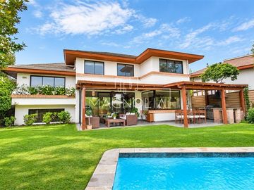 Casa en venta de 5 dorm. en Las Condes