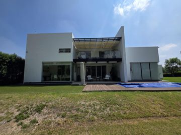 Casa en Venta en Al Álamo Country Club en Celaya Gto.