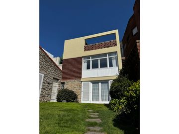VENTA IMPORTANTE PROPIEDAD EN PH DE 4 AMB.PRIMERA LINEA...