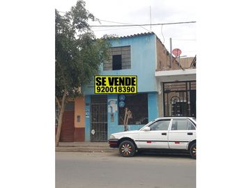 VENTA DE CASA DE 2 PISOS EN AVENIDA A PRECIO DE TERRENO...