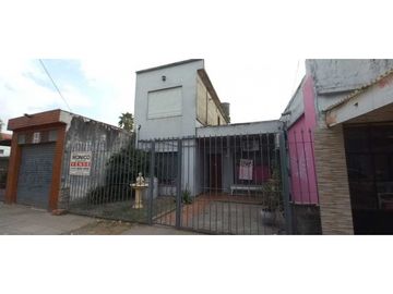 Venta Casa con local - Merlo - Apto Cred Hiptcrio