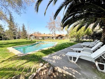 Casa en venta de 5 dorm. en Colina