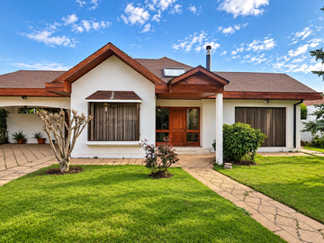 ARRIENDO - VENTA  Amplia casa en Condominio Machalí