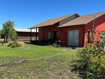 Parcela 5.000 m con 2 casas y piscina en Pelarco