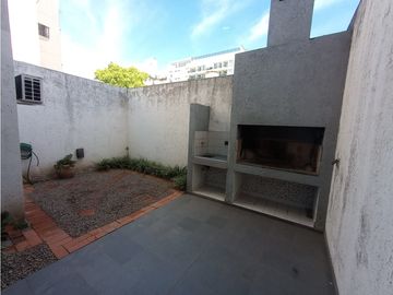 PLANTA BAJA - 2 PATIOS Y ASADOR - 1 DORMITORIO - B°...
