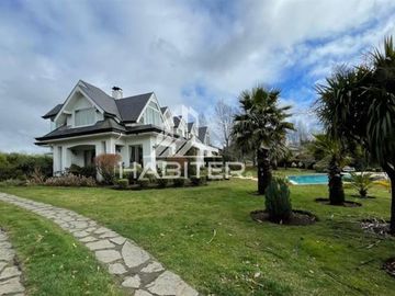 COD35039 Casa con vista lago y volcan venta de 5 dorm. Pucón