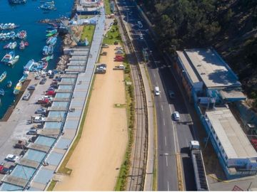 FOCOLARE ARRIENDA PROPIEDAD COMERCIAL  FRENTE AL PUERTO