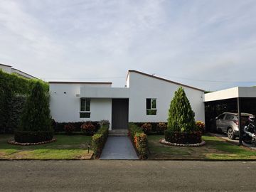 casa en venta en la morada. Cod V9191632