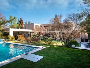 Casa en arriendo de 8 dorm. en Lo Barnechea