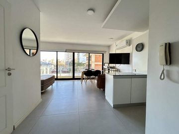 SAN TELMO, Av. SAN JUAN al 200. Amplio monoambiente con...