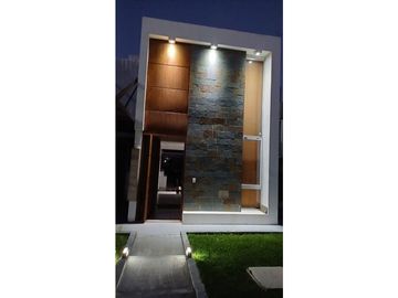 VENTA- CASA 3 DORMITORIOS- LA ESTANZUELA 2