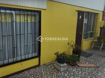 Casa 2 Dormitorios con Patio Excelente Conectividad Coronel