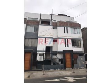Venta De Departamento En La Urbanizacion  Santa Patricia...