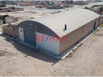 Almacen En Venta 400M2 En Urb. La Parada