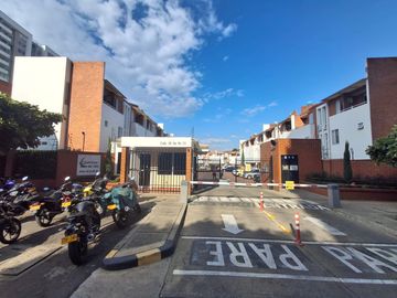 casa en arriendo en valle del lili. Cod A4396