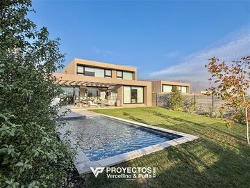 Casa en venta de 4 dorm. en Lo Barnechea