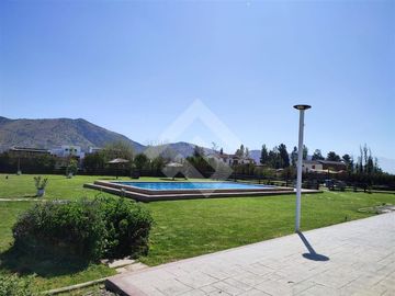 Parcela con 2 casas piscina Quincho en Padre Hurtado