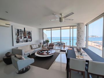 En Venta Apartamento con vista al mar y a la Marina de...