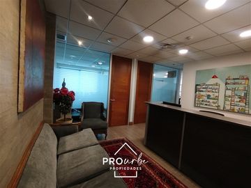Arriendo oficina con estacionamientos en Providencia