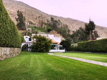 Vendo Casa Exclusiva En Urb.La Planicie (El Refugio) La...