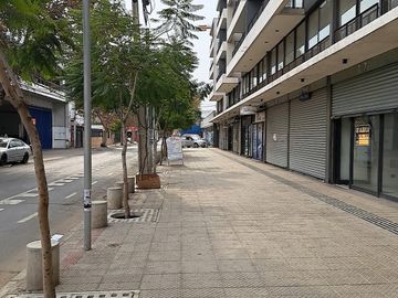 ARRIENDO LOCAL COMERCIAL SEMINUEVO