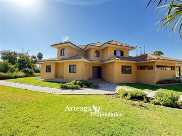 Casa arriendo,Algarrobal,Chicureo incluye jardinero-pisciner