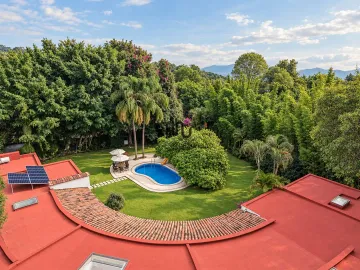 Casa en Venta en Jardines de Ahuatepec Cuernavaca con...