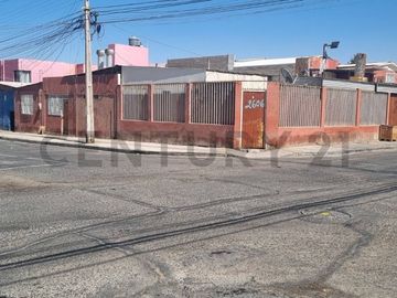 SE VENDE PROPIEDAD ESQUINA