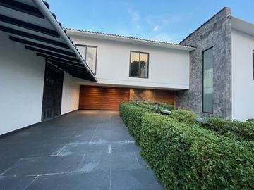 Amplia Residencia en venta en el Club de Golf los Encinos