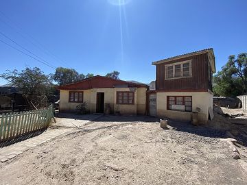 CASA - TERRENO EN PASAJE CANDELARIA - ATRÁS DE PARROQUIA
