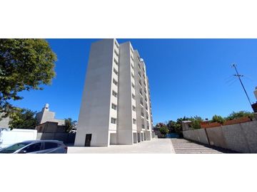 Cuatro ambientes, dos baños,  balcón y cochera a estrenar