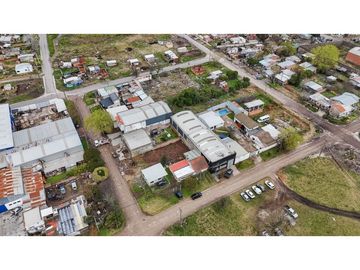 VENTA EN BLOCK 2 GALPONES 977m2 CUBIERTOS MAS LOTE 510m2...
