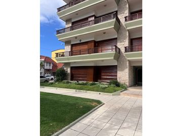 Departamento 3 amb con dependecia y cochera. Zona Varese
