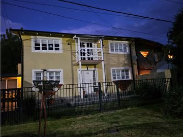 EN VENTA AMPLIA CASA EN BARRIO ANDEN DE EL BOLSÓN CA-329