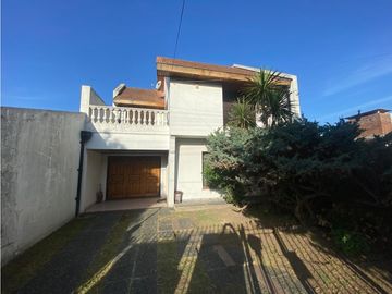 Casa de 4 amb con parque y piscina en VENTA - Ituzaingó...