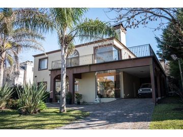 Casa de 6 ambientes en VENTA - Barrio San Patricio,...