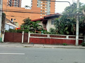2-Storey Apartment & 1 Main House For Sale in Cubao...