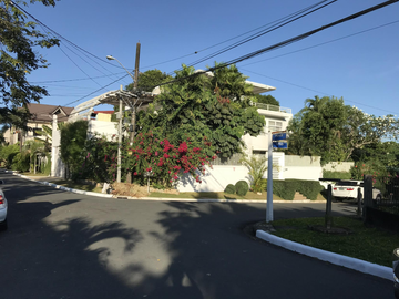 3 Storey Modern House and Lot Inside Subdivision in East...
