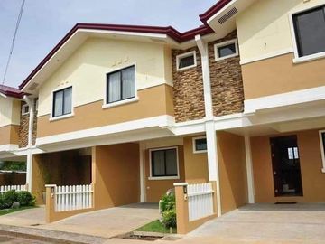 For Sale: 3BR Ellyse Townhouse Unit at Oaks Residences -...