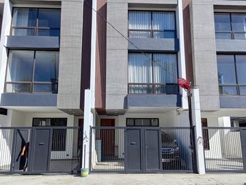 4Bedroom Townhouse Fort Bonifacio BGC AFPOVAI Brand New...