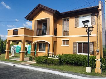 Preselling 2 Storey House and Lot with 5 Bedrooms...