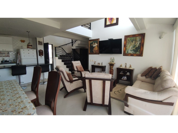 Se vende penthouse de 178 M2 en 700 mill en La Mesa...