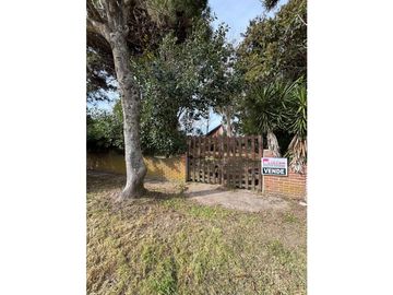 VENTA CASA ALPINA a Cuatro cuadras de la Playa-Lote 800m2